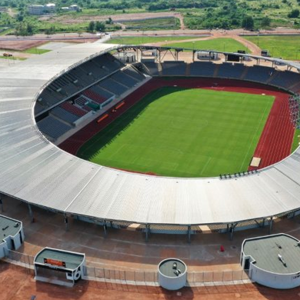 conseillée Carte simple des 6 villes hôtes avec icônes train/bus/avion et temps moyens.