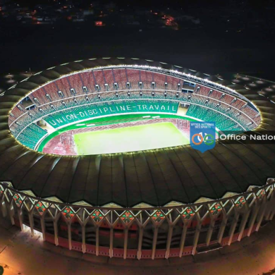 text éclairage et zones médias d’un stade conforme CAF