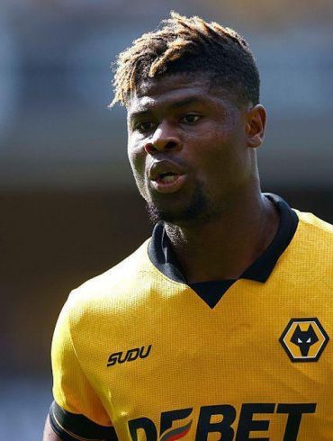 Emmanuel Agbadou sous le maillot de Wolverhampton