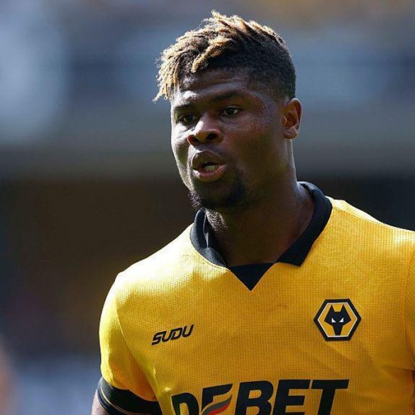 Emmanuel Agbadou sous le maillot de Wolverhampton