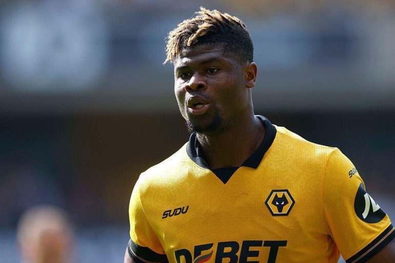 Emmanuel Agbadou sous le maillot de Wolverhampton