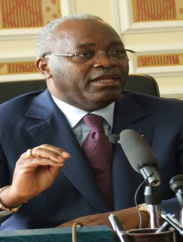 Congo : Ngouelondelé choque en écartant les binationaux