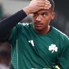 Alban Lafont souriant sous le maillot du Panathinaikos pendant sa relance en Grèce