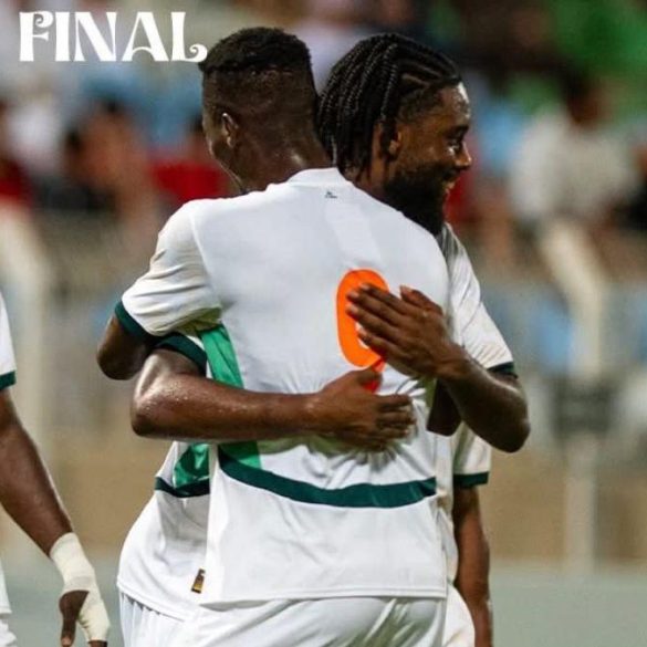 joueurs de la Côte d’Ivoire célébrant un but lors de la victoire 2 0 contre Oman en match amical.