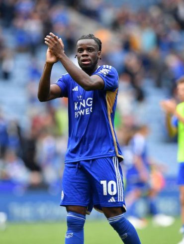 Stephy Mavididi en action, pressenti pour rejoindre la sélection de la RD Congo.