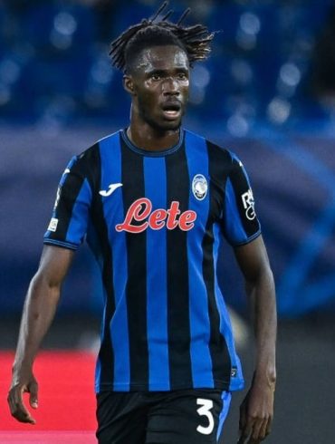 De Simon Adingra à Karim Konaté une génération de jeunes talents ivoiriens émerge et peut porter les Éléphants vers la prochaine Coupe du monde.