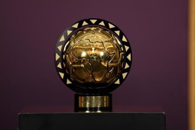 Les trois finalistes du Ballon d’or africain 2025 Mohamed Salah Achraf Hakimi et Victor Osimhen.