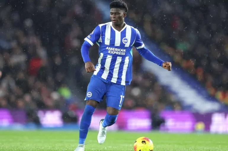 Baleba sous les couleurs de Brighton, désormais ciblé par le Bayern Munich pour renforcer son milieu de terrain.