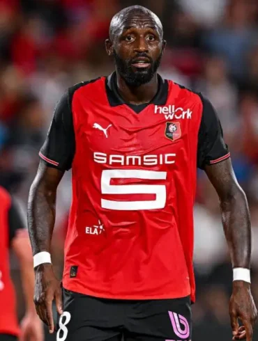 Habib Beye recadre Seko Fofana et rappelle que seul le terrain décidera de son statut à Rennes.