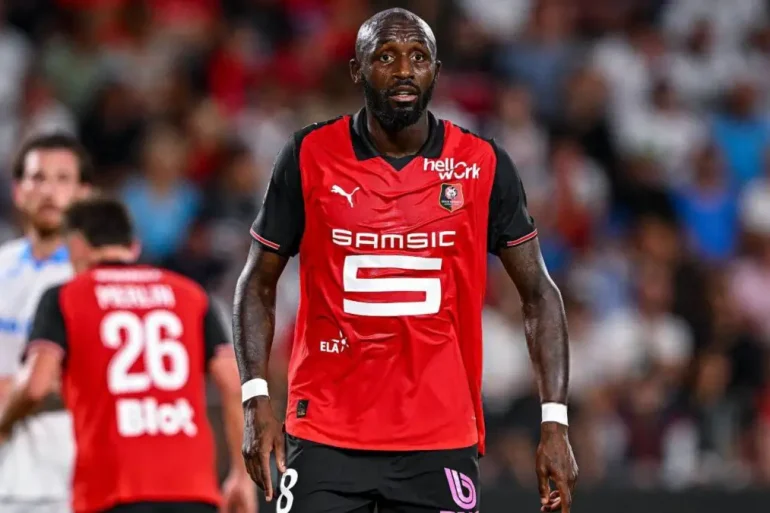 Habib Beye recadre Seko Fofana et rappelle que seul le terrain décidera de son statut à Rennes.