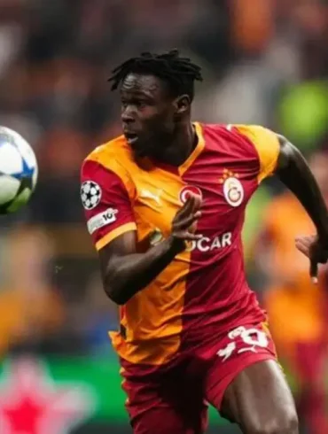 Wilfried Singo sous le maillot de Galatasaray, encore en phase de reprise mais proche d’un retour sur les terrains.