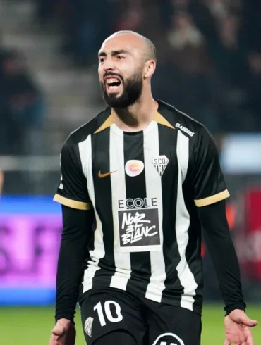 Himad Abdelli sous le maillot d’Angers, annoncé proche d’un départ vers l’OM