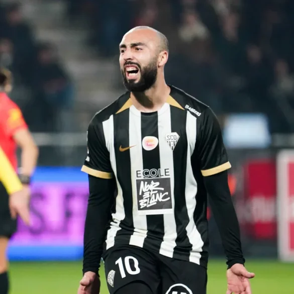 Himad Abdelli sous le maillot d’Angers, annoncé proche d’un départ vers l’OM