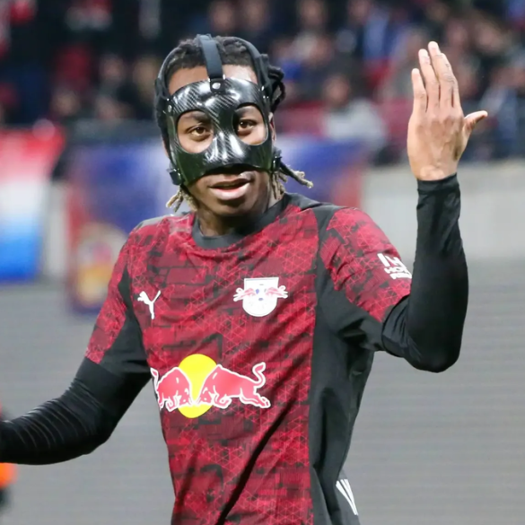 Yan Diomandé célèbre une nouvelle montée en puissance avec le RB Leipzig, au point de figurer parmi les dribbleurs les plus performants d’Europe cette saison.