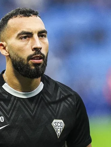 Himad Abdelli sous les couleurs d’Angers SCO lors d’un match de championnat.