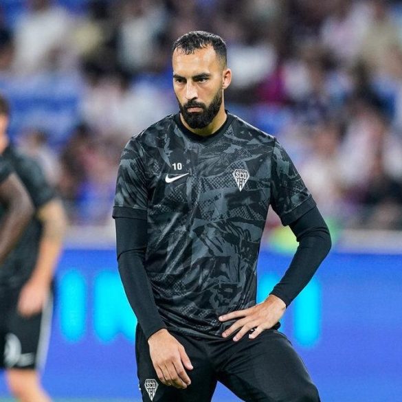 Himad Abdelli avec Angers, cible de l’OM et de l’OL.