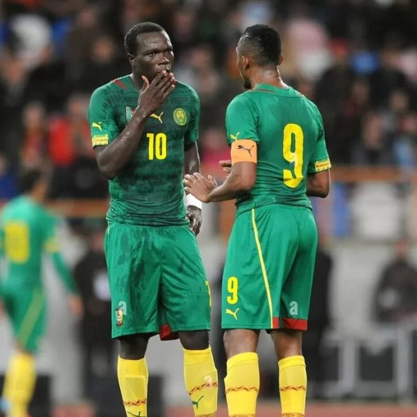 Samuel Eto’o et Vincent Aboubakar se retrouvent au cœur d’une polémique avant la CAN 2025 au Maroc.