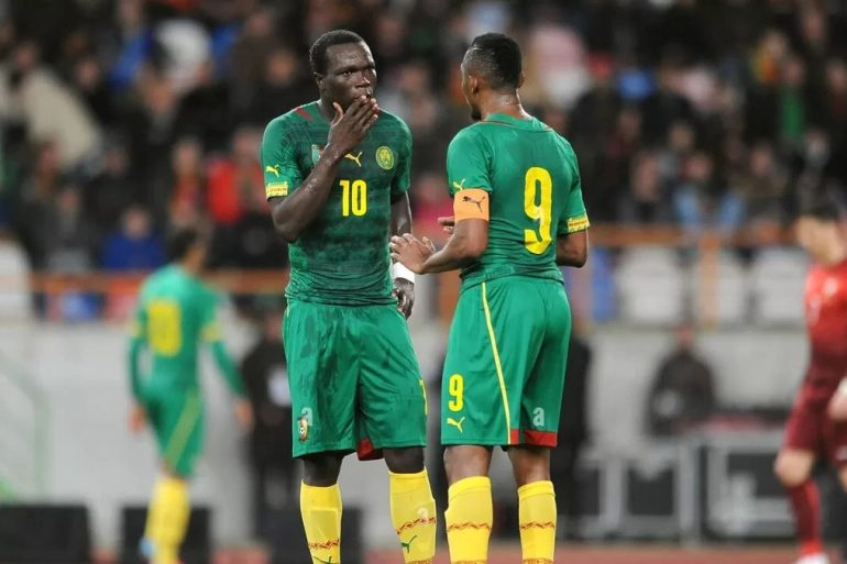 Samuel Eto’o et Vincent Aboubakar se retrouvent au cœur d’une polémique avant la CAN 2025 au Maroc.