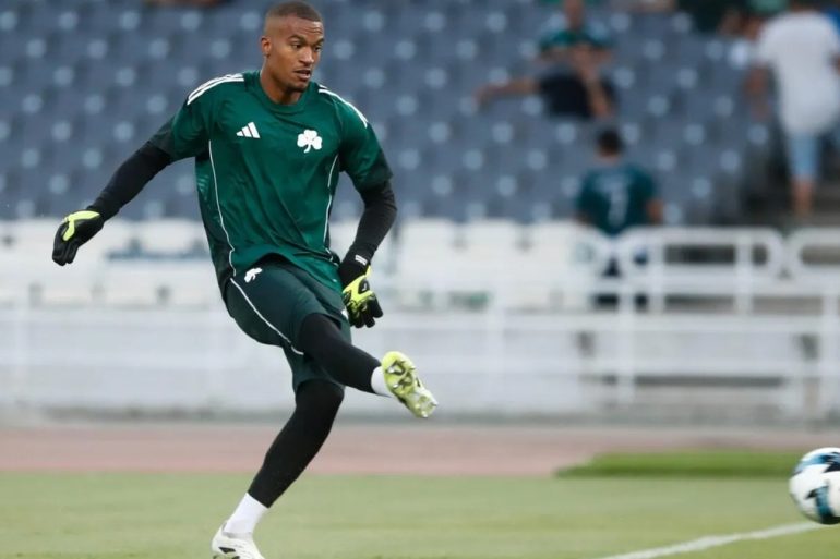 Alban Lafont de retour à l’entraînement individuel après sa blessure au bras.
