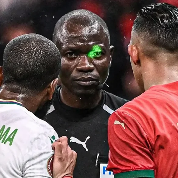 Jean-Jacques Ndala, arbitre du Maroc Comores, au cœur d’un incident lié à des lasers en tribunes.