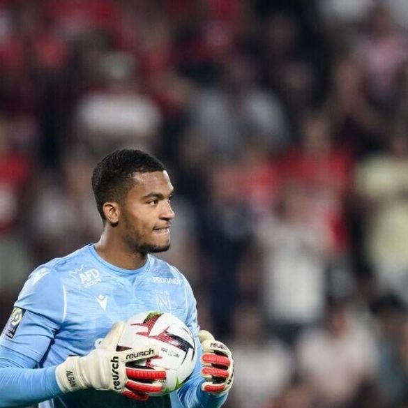 Alban Lafont arrête un penalty décisif avant de rejoindre les Éléphants pour la CAN