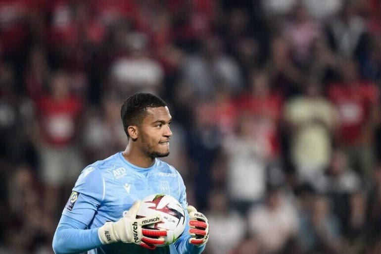 Alban Lafont arrête un penalty décisif avant de rejoindre les Éléphants pour la CAN