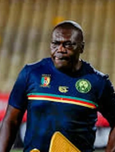 Les Lions Indomptables réunis en stage au Maroc avant la CAN 2025, avec David Pagou et la prise de parole de Christian Bassogog.