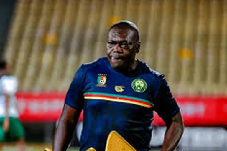 Les Lions Indomptables réunis en stage au Maroc avant la CAN 2025, avec David Pagou et la prise de parole de Christian Bassogog.