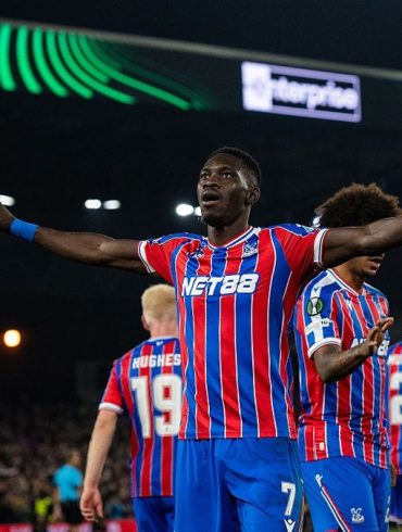 Ismaïla Sarr quitte Selhurst Park en béquilles après sa blessure à la cheville, son presence à la CAN avec le Sénégal est désormais menacée.