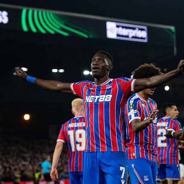 Ismaïla Sarr quitte Selhurst Park en béquilles après sa blessure à la cheville, son presence à la CAN avec le Sénégal est désormais menacée.