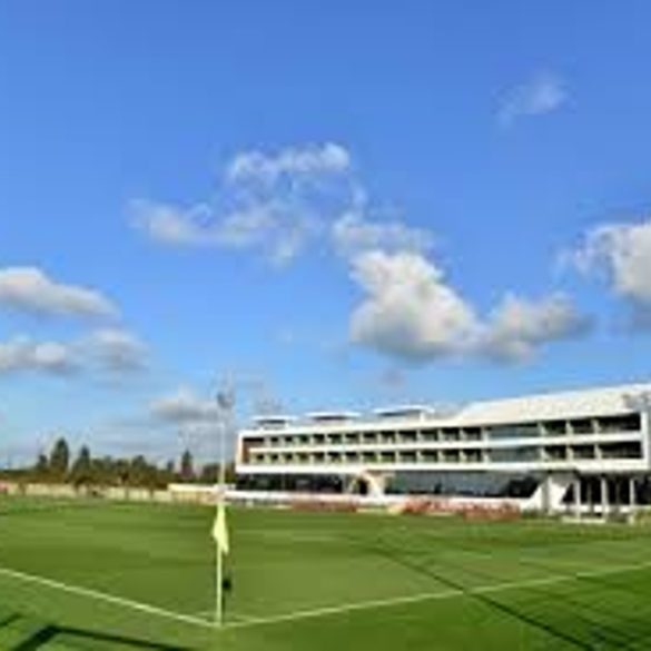 Sélection africaine à l’entraînement sur un terrain au Maroc, en pleine préparation avant ses prochains matchs officiels.