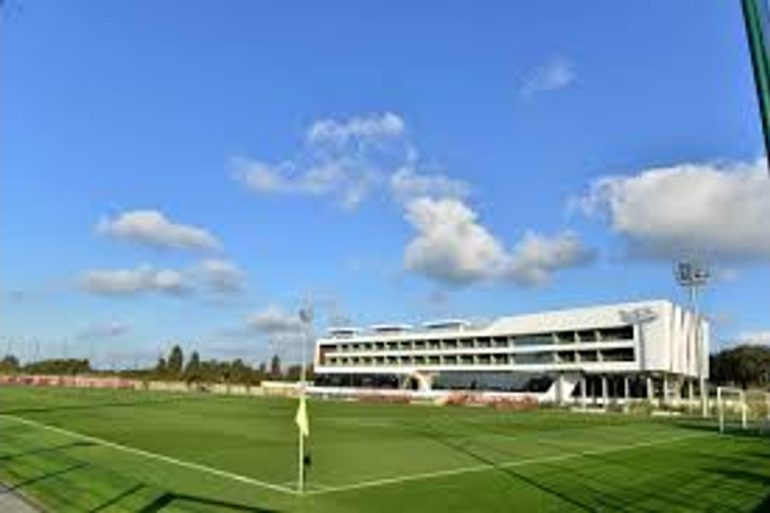 Sélection africaine à l’entraînement sur un terrain au Maroc, en pleine préparation avant ses prochains matchs officiels.