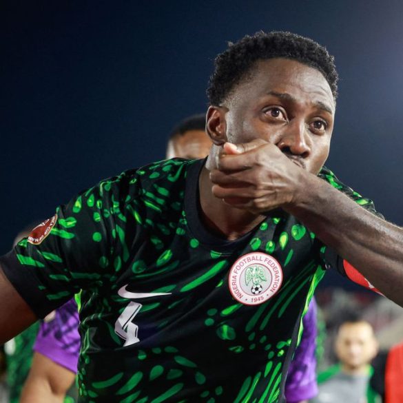 Wilfred Ndidi au centre des discussions après des publications affirmant qu’il est prêt à avancer les primes du Nigeria si le paiement tarde.