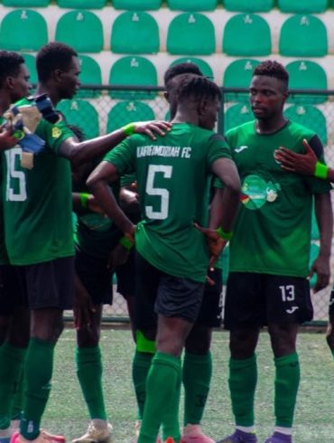 Vitalis Esmel officialisé sous les couleurs de Karfamoriah FC.