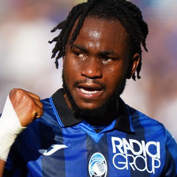 Ademola Lookman au cœur des discussions pour un possible transfert vers l’Atlético.