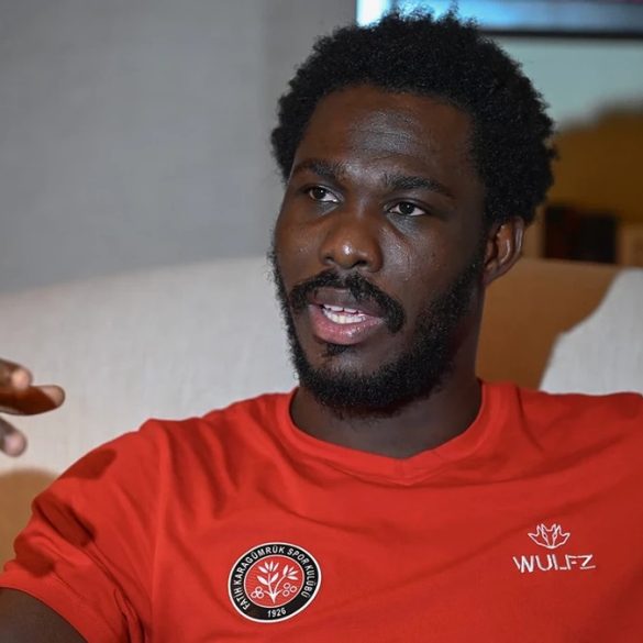 David Datro Fofana célèbre son retour en forme avec Fatih Karagümrük en Süper Lig.