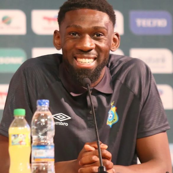 Dylan Batubinsika pourrait prendre la direction de la Chine et quitter l’ASSE cet hiver.