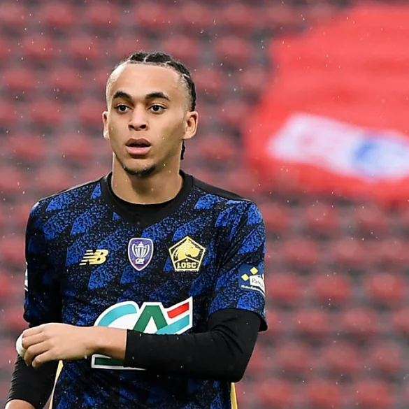 Ethan Mbappé est annoncé en tribunes pour Algérie–Nigeria à Marrakech.