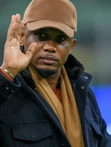 Samuel Eto’o s’adresse au vestiaire des Lions Indomptables après l’élimination.