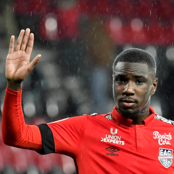 Sikou Niakaté et la Fiorentina sont annoncés en discussions pour un prêt avec option d’achat.