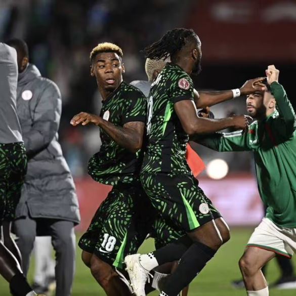La CAF a confirmé une amende de 100 000 dollars pour l’Algérie et des suspensions après les incidents du match contre le Nigeria.