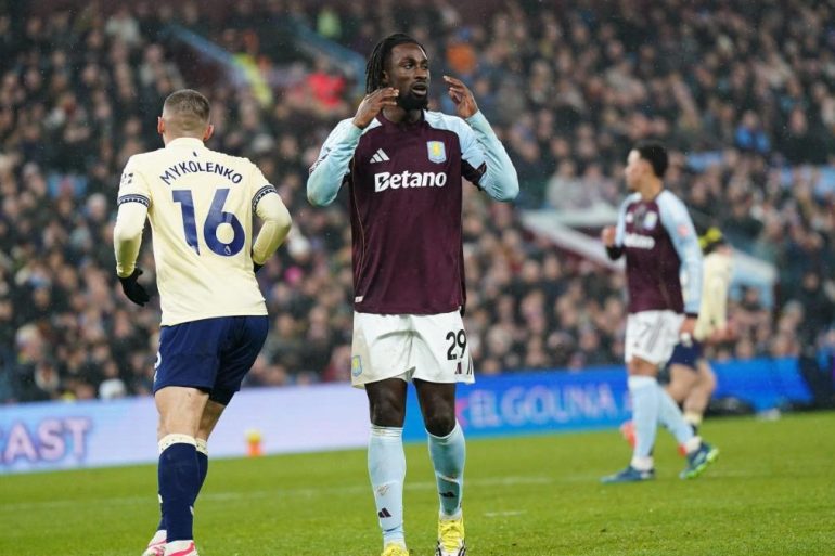 Evann Guessand pourrait quitter Aston Villa pour rejoindre Crystal Palace en prêt avec option d’achat.