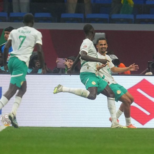 Iliman Ndiaye célèbre le but qui envoie le Sénégal en demi-finales.