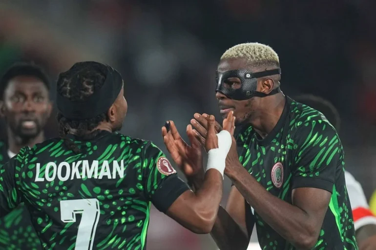 Victor Osimhen et Ademola Lookman au cœur d’un échange tendu, désormais clos selon la NFF.