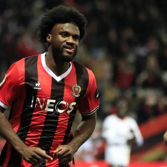 Terem Moffi sous le maillot de Nice, au cœur d’un possible départ.
