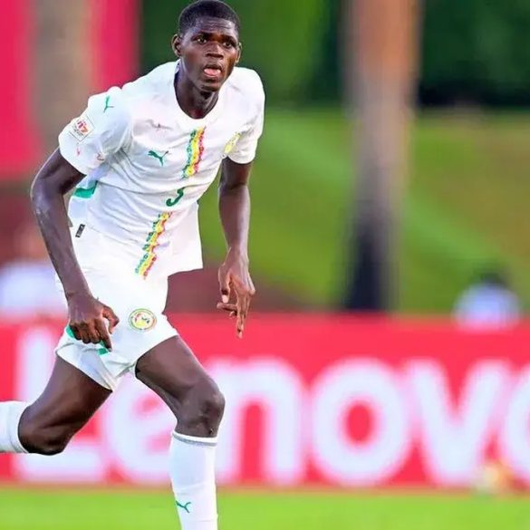 Mor Talla Ndiaye avec la sélection du Sénégal chez les jeunes.