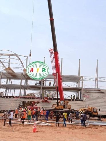Le stade de Léguéma à Bobo Dioulasso est annoncé à 75 % d’exécution, pour une livraison visée fin avril 2026.