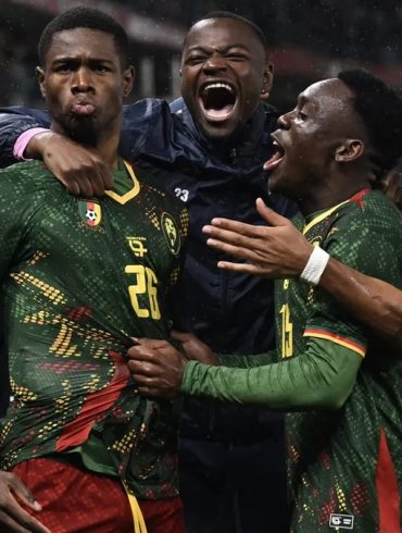 Le Cameroun a dominé la Chine 2-0 grâce à des buts très rapides de Karl Etta Eyong et Saidou Alioum Moubarak.
