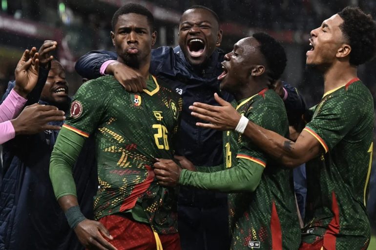 Le Cameroun a dominé la Chine 2-0 grâce à des buts très rapides de Karl Etta Eyong et Saidou Alioum Moubarak.