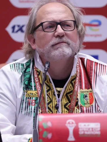 Tom Saintfiet en conférence de presse avant Mali Sénégal, un quart de finale très attendu à la CAN 2025.